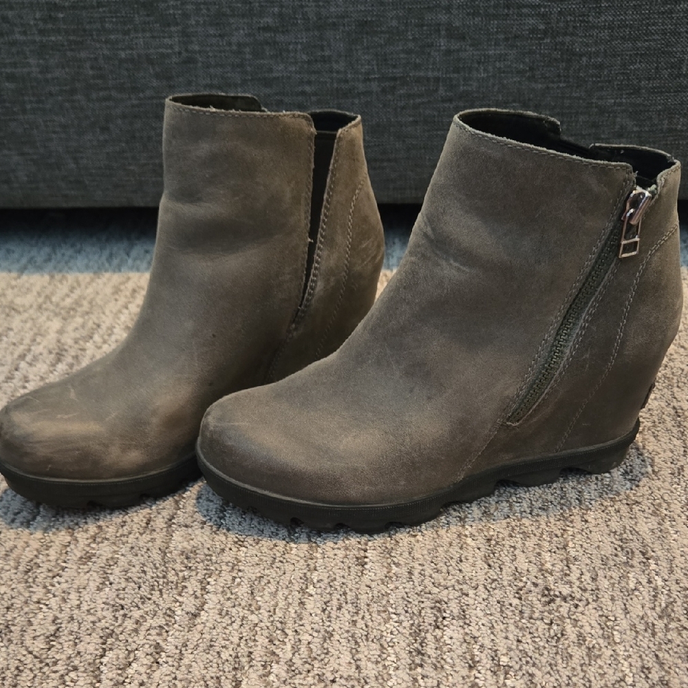 Sorel Women's Dark Gray Wedge Boots Worn 1x